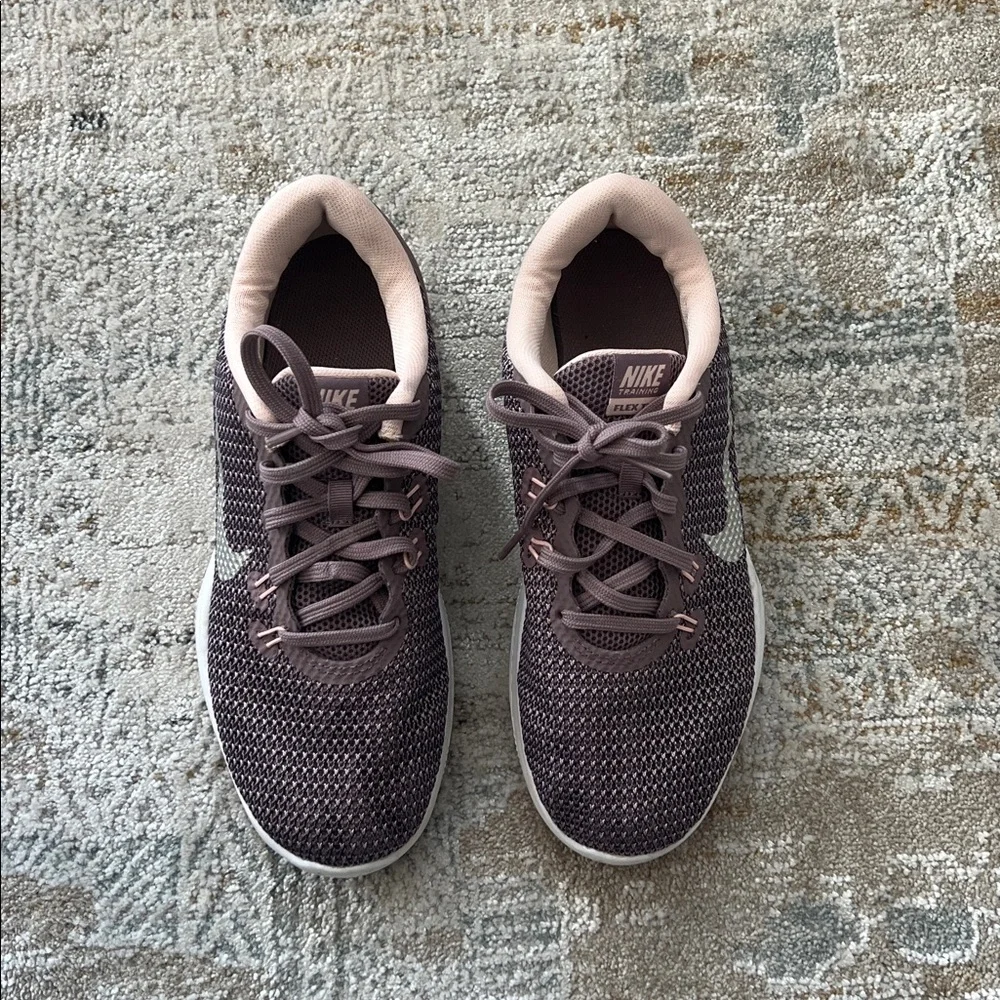 ‼️ Nike Mauve and Cream Sneakers ‼️ - Picture 3 of 4
